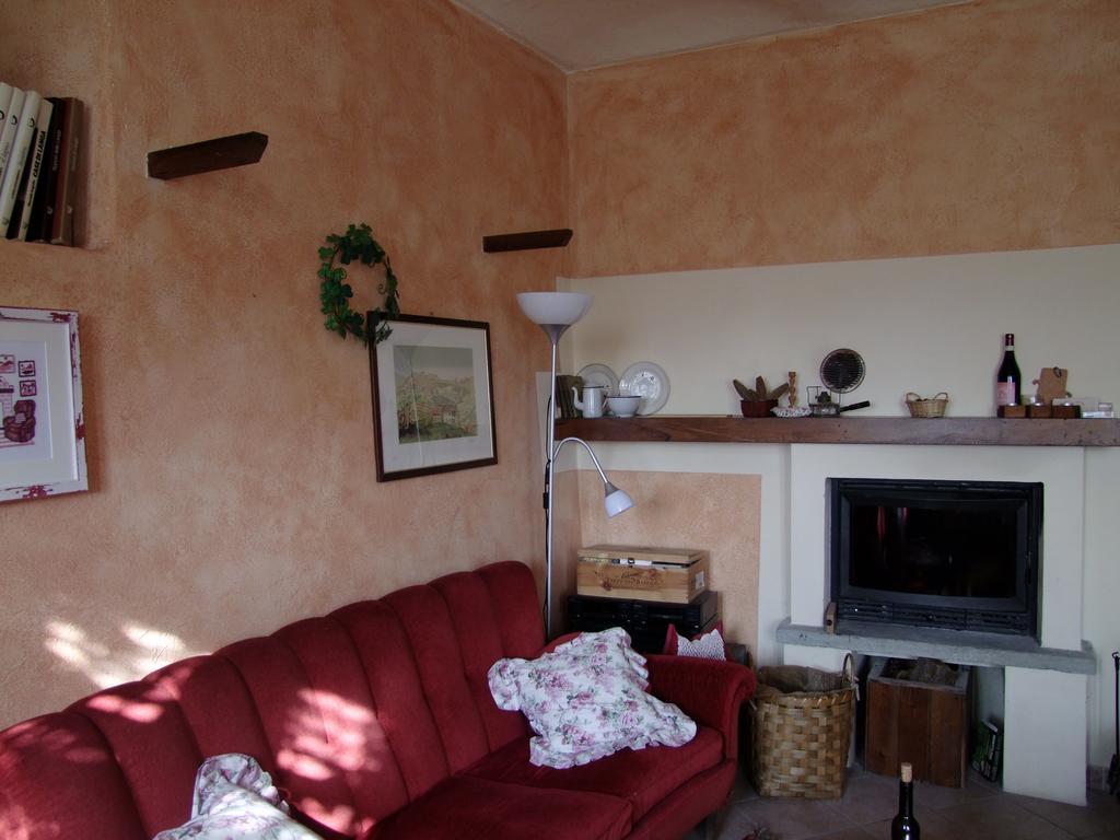Bed and Breakfast Casa Branzele Trezzo Tinella Exterior foto