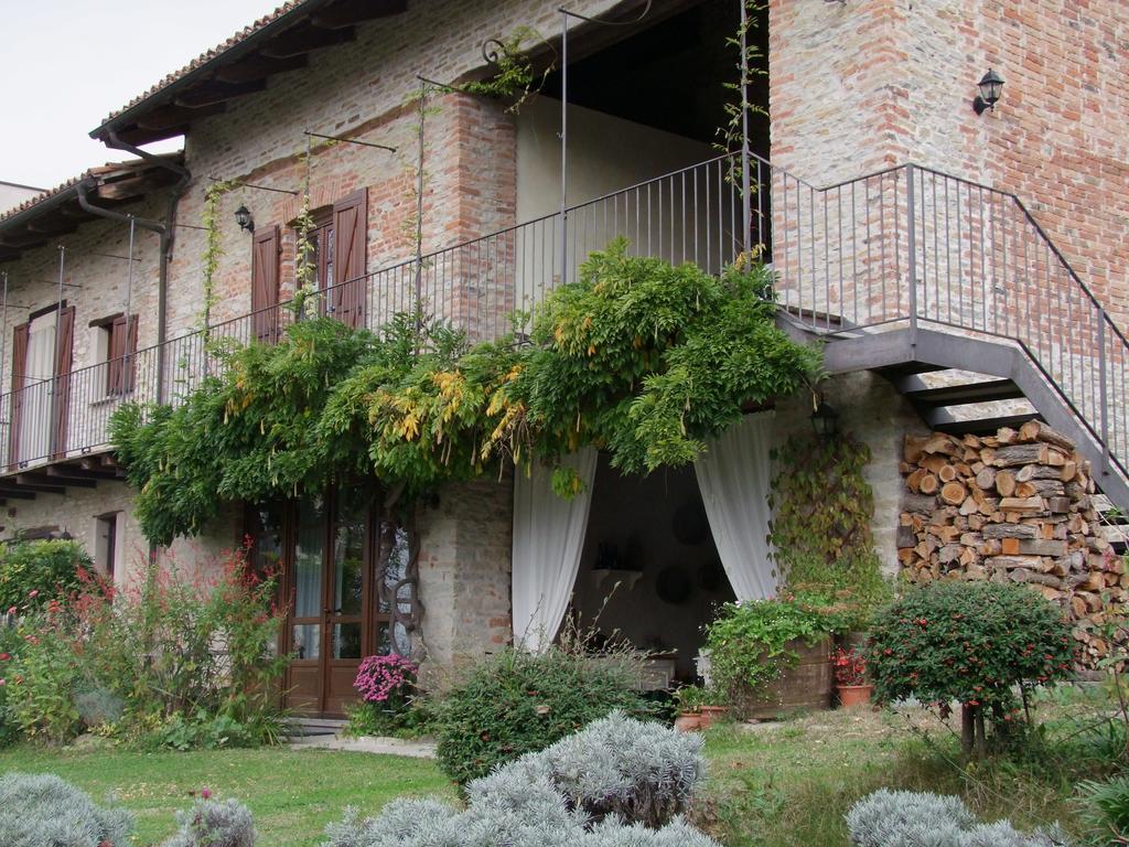 Bed and Breakfast Casa Branzele Trezzo Tinella Exterior foto