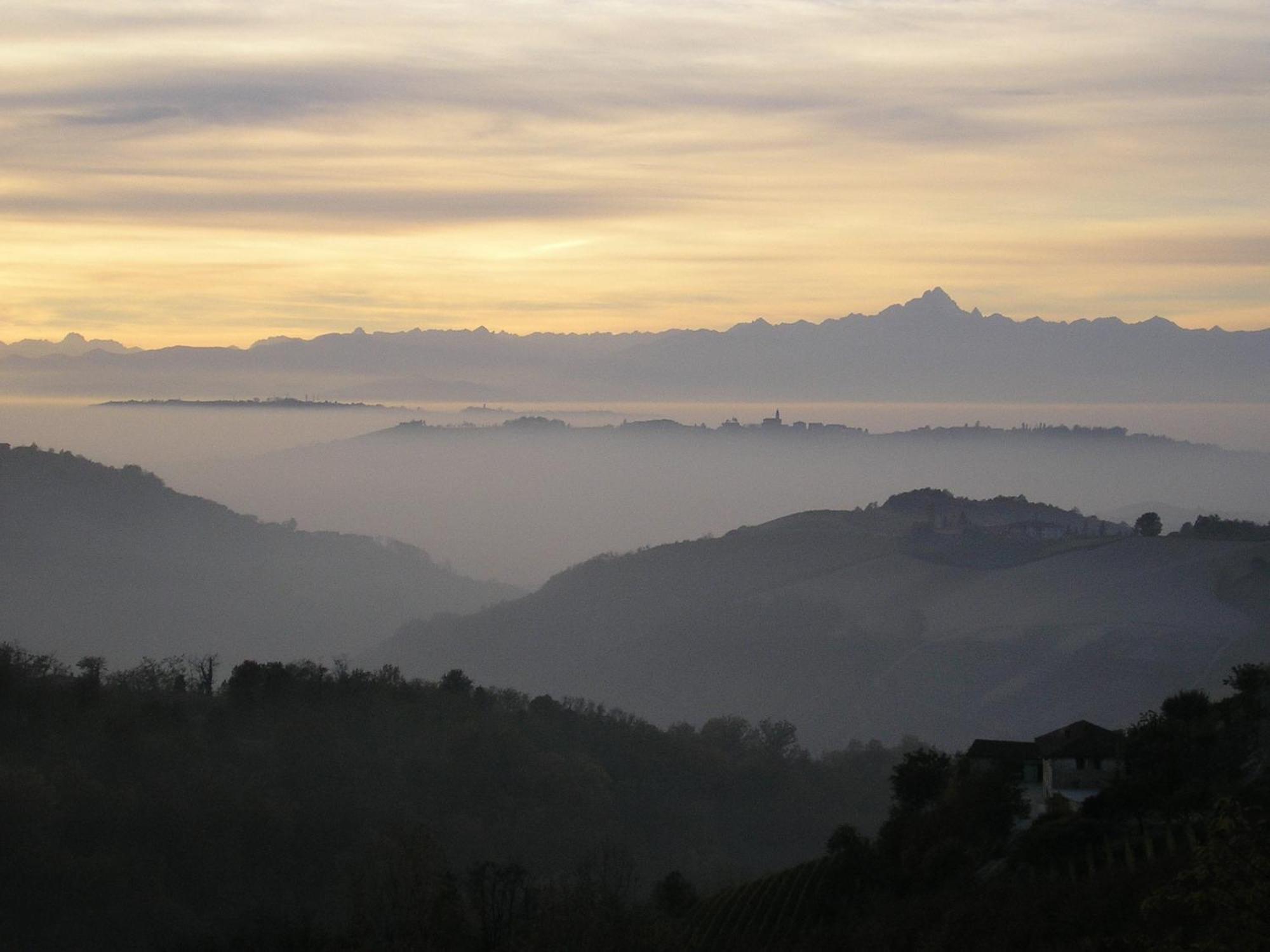 Bed and Breakfast Casa Branzele Trezzo Tinella Exterior foto