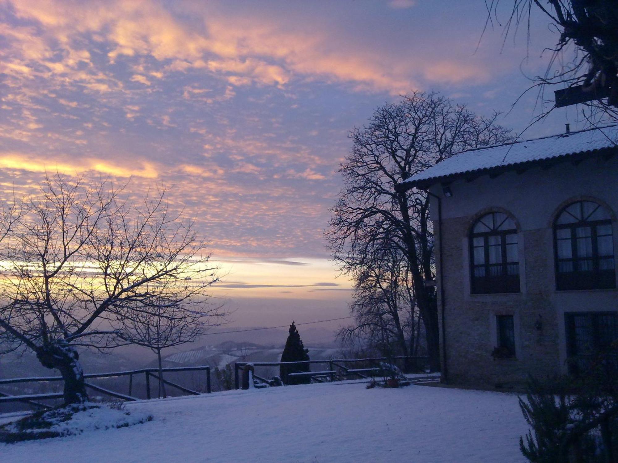 Bed and Breakfast Casa Branzele Trezzo Tinella Exterior foto