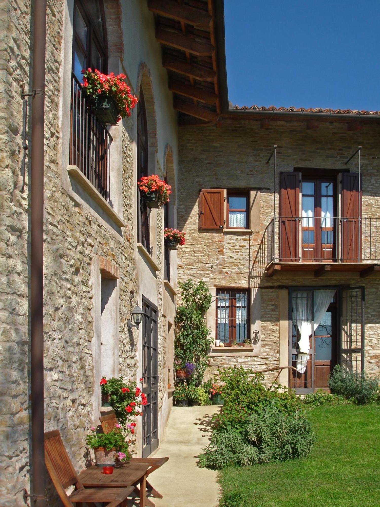 Bed and Breakfast Casa Branzele Trezzo Tinella Exterior foto