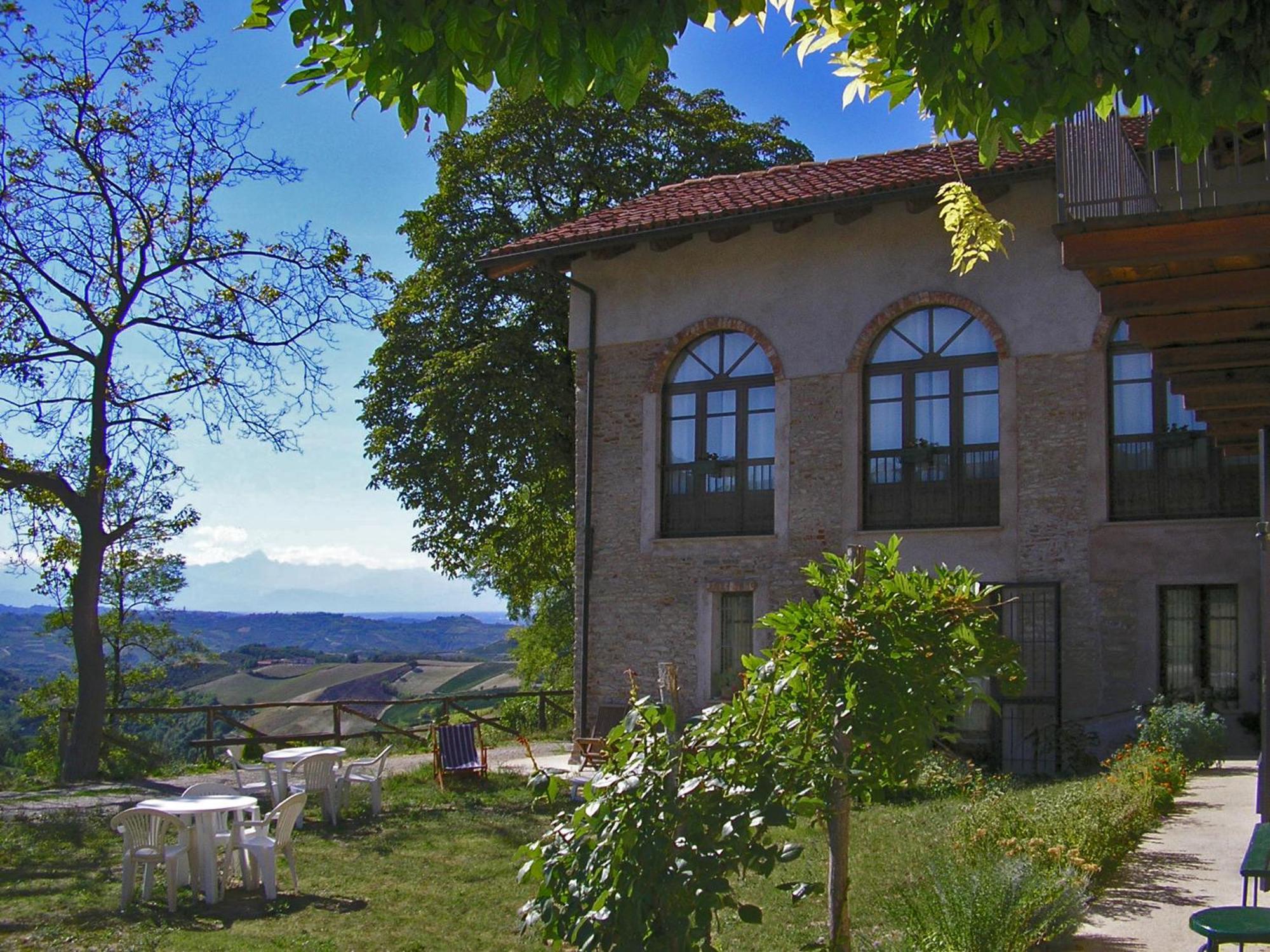 Bed and Breakfast Casa Branzele Trezzo Tinella Exterior foto